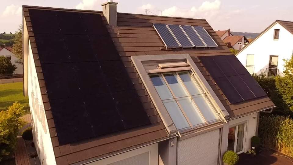 iKratos Photovoltaik mit Dachfenster